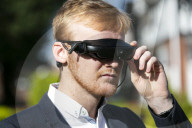 FEATURE - Blinder Abenteurer: James Laird reist mit einer 10'000 Euro teuren Spezialbrille um die ganze Welt