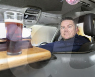 FEATURE - The Pink Torpedo: Taxifahrer hat seinen Wagen in einen fahrbare Kneipe umgebaut