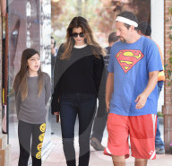 PEOPLE - Adam Sandler mimt den Superman in Pacific Palisades