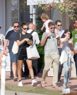 EXKLUSIV - Bradley Cooper geniesst den Tag mit seinen zwei Frauen