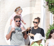 EXKLUSIV - Bradley Cooper geniesst den Tag mit seinen zwei Frauen