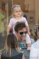 EXKLUSIV - Bradley Cooper geniesst den Tag mit seinen zwei Frauen