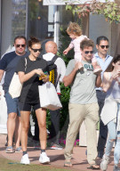 EXKLUSIV - Bradley Cooper geniesst den Tag mit seinen zwei Frauen