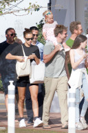 EXKLUSIV - Bradley Cooper geniesst den Tag mit seinen zwei Frauen