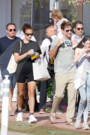 EXKLUSIV - Bradley Cooper geniesst den Tag mit seinen zwei Frauen