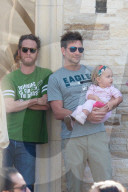 EXKLUSIV - Bradley Cooper geniesst den Tag mit seinen zwei Frauen