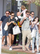 EXKLUSIV - Bradley Cooper geniesst den Tag mit seinen zwei Frauen