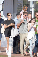 EXKLUSIV - Bradley Cooper geniesst den Tag mit seinen zwei Frauen