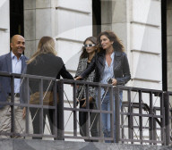 PEOPLE - Kaia Gerber bummelt mit Mutter Cindy in Paris