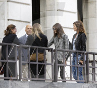 PEOPLE - Kaia Gerber bummelt mit Mutter Cindy in Paris