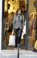 PEOPLE - Kaia Gerber bummelt mit Mutter Cindy in Paris