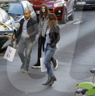 PEOPLE - Kaia Gerber bummelt mit Mutter Cindy in Paris