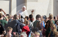 NEWS - Rom: Papst Franziskus wird vom Winde verweht