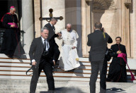 NEWS - Rom: Papst Franziskus wird vom Winde verweht