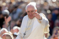 NEWS - Rom: Papst Franziskus wird vom Winde verweht