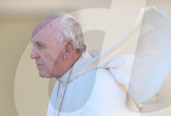 NEWS - Rom: Papst Franziskus wird vom Winde verweht