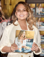 PEOPLE - Chrissy Teigen stellt ihr neues Buch in Los Angeles vor