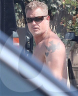 EXKLUSIV - Eric Dane Oben Ohne in Malibu