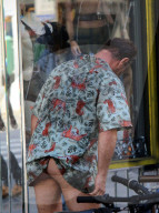 PEOPLE - Christopher Meloni ohne Hosen auf dem Filmset zu 'Happy!' in NYC