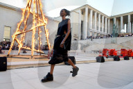 PEOPLE - Promis an der Paris Fashion Week