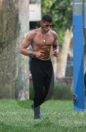 PEOPLE - Sportliche Promis halten sich fit