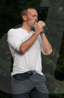 PEOPLE - Chris Martin singt am Citizens Musik Festival in New York