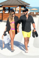 PEOPLE - Ariadna Gutierrez turtelt mit ihrem Cedric in Miami Beach