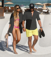 PEOPLE - Ariadna Gutierrez turtelt mit ihrem Cedric in Miami Beach