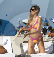 PEOPLE - Ariadna Gutierrez turtelt mit ihrem Cedric in Miami Beach