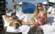 PEOPLE - Ariadna Gutierrez turtelt mit ihrem Cedric in Miami Beach