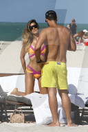 PEOPLE - Ariadna Gutierrez turtelt mit ihrem Cedric in Miami Beach