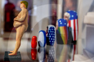 NEWS - Nackte Donald Trump Skulptur in der Power of Art House Gallerie
