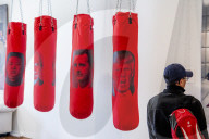 NEWS - Nackte Donald Trump Skulptur in der Power of Art House Gallerie