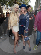 PEOPLE - Promis an der Fashion Week in Paris (weitere Bilder)