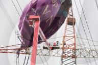 NEWS - Unglück in 70 Meter Höhe: Heißluftballon in Strommast