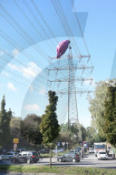 NEWS - Unglück in 70 Meter Höhe: Heißluftballon in Strommast
