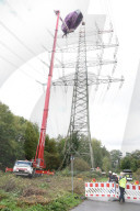 NEWS - Unglück in 70 Meter Höhe: Heißluftballon in Strommast