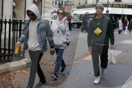 PEOPLE - Lindsay Lohan spaziert durch Paris