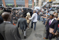 PEOPLE - Cardi B stellt sich nach Schlägerei in Stripclub