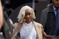 PEOPLE - Cardi B stellt sich nach Schlägerei in Stripclub