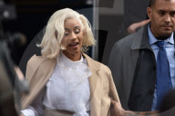 PEOPLE - Cardi B stellt sich nach Schlägerei in Stripclub