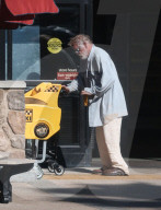 EXKLUSIV - Nick Nolte traurig auf Shoppingtour in Malibu