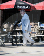 EXKLUSIV - Nick Nolte traurig auf Shoppingtour in Malibu