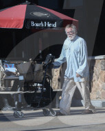 EXKLUSIV - Nick Nolte traurig auf Shoppingtour in Malibu