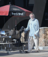 EXKLUSIV - Nick Nolte traurig auf Shoppingtour in Malibu