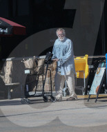 EXKLUSIV - Nick Nolte traurig auf Shoppingtour in Malibu