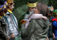 PEOPLE - Kate die Herzogin von Cambridge besucht die Sayers Croft Forest School