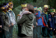 PEOPLE - Kate die Herzogin von Cambridge besucht die Sayers Croft Forest School
