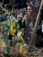 PEOPLE - Kate die Herzogin von Cambridge besucht die Sayers Croft Forest School