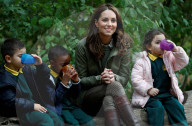 PEOPLE - Kate die Herzogin von Cambridge besucht die Sayers Croft Forest School